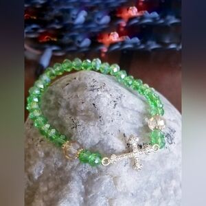 Cross Stretch Bracelet Green Sparkling Crystals NWOT